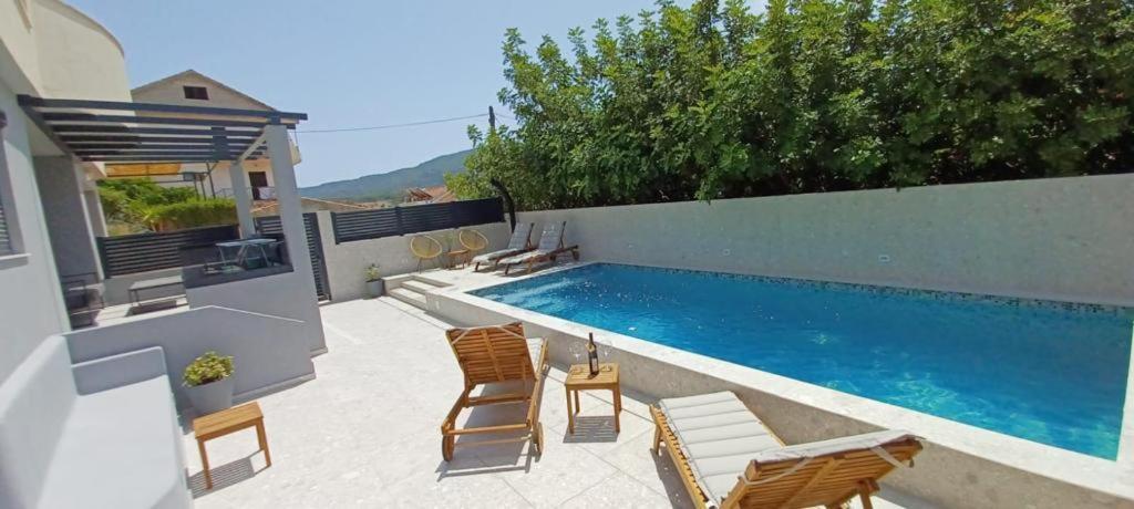 Apartments Belic With Pool 耶尔萨 外观 照片