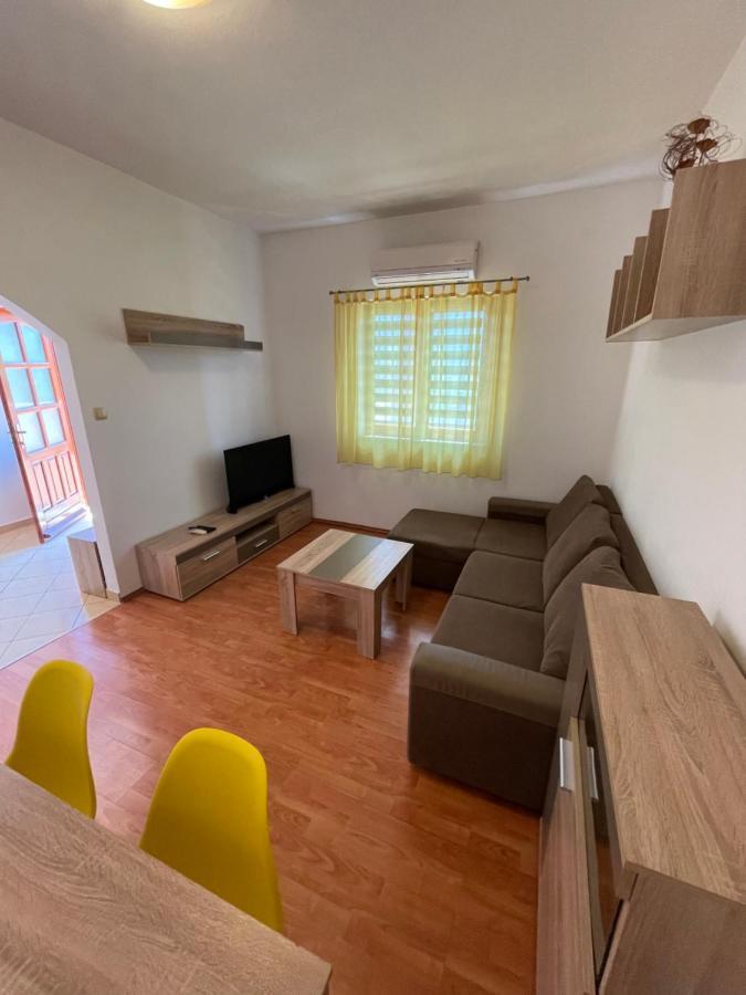 Apartments Belic With Pool 耶尔萨 外观 照片