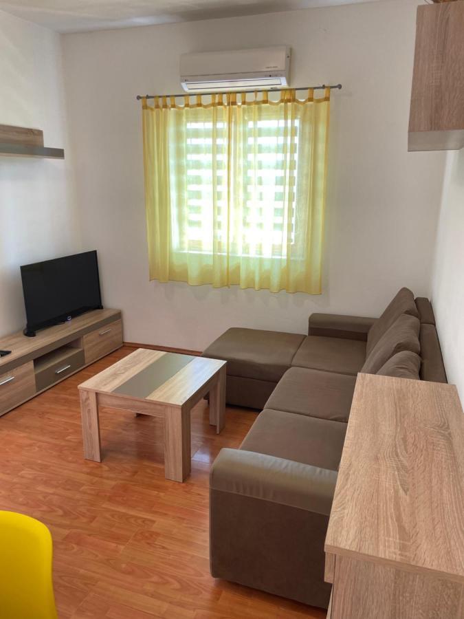 Apartments Belic With Pool 耶尔萨 外观 照片