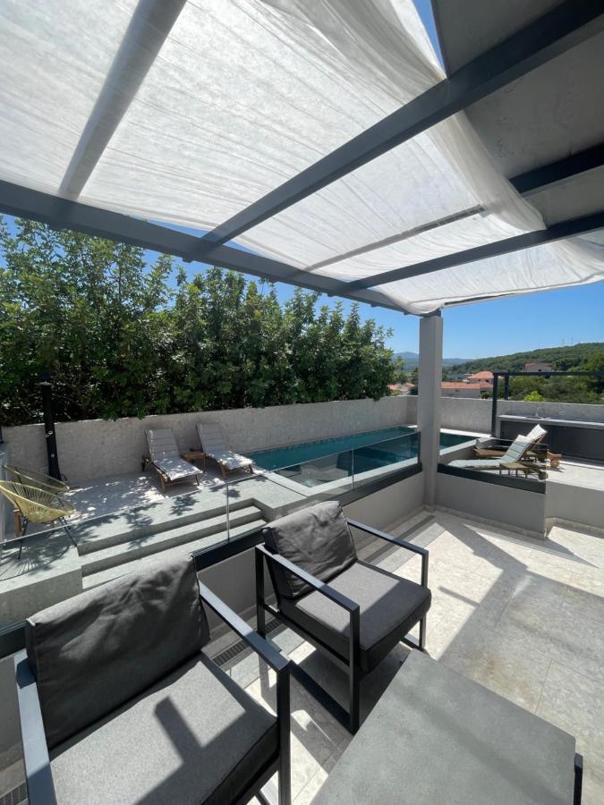 Apartments Belic With Pool 耶尔萨 外观 照片