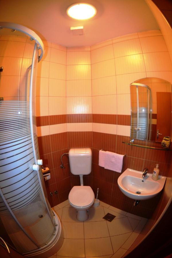 Apartments Belic With Pool 耶尔萨 外观 照片