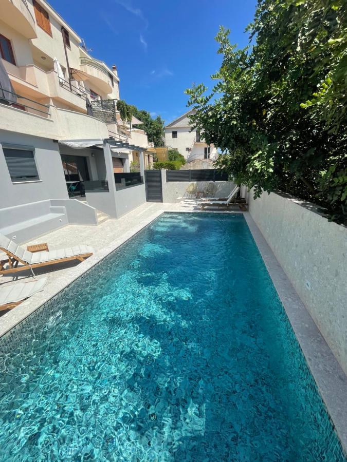 Apartments Belic With Pool 耶尔萨 外观 照片