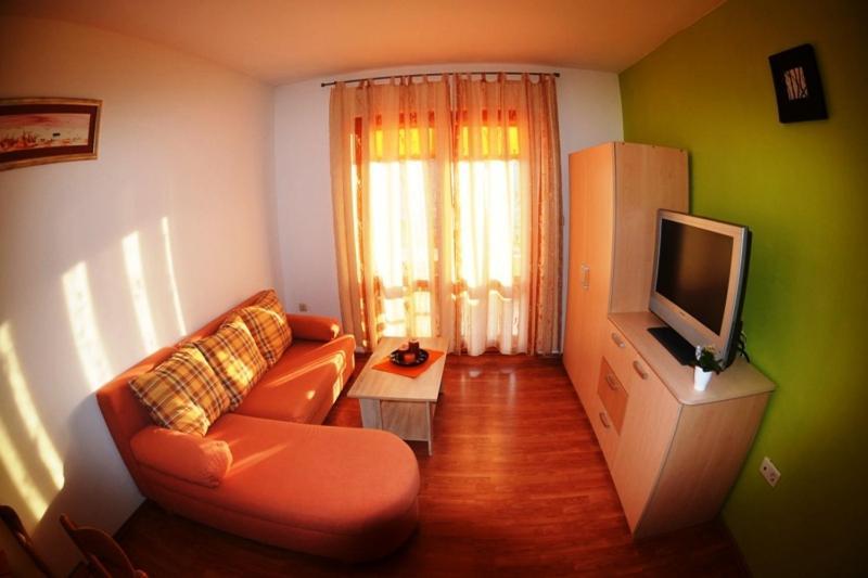 Apartments Belic With Pool 耶尔萨 外观 照片