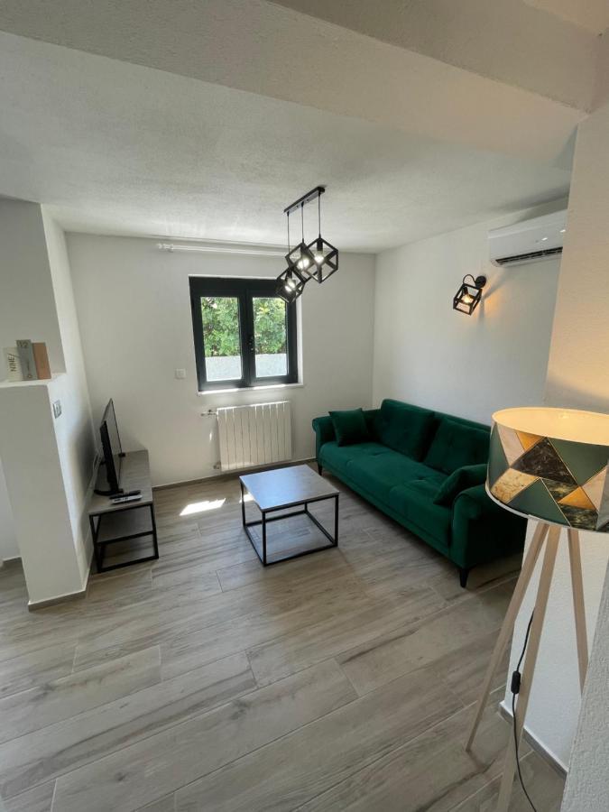 Apartments Belic With Pool 耶尔萨 外观 照片