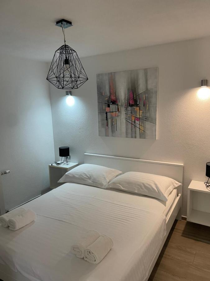Apartments Belic With Pool 耶尔萨 外观 照片