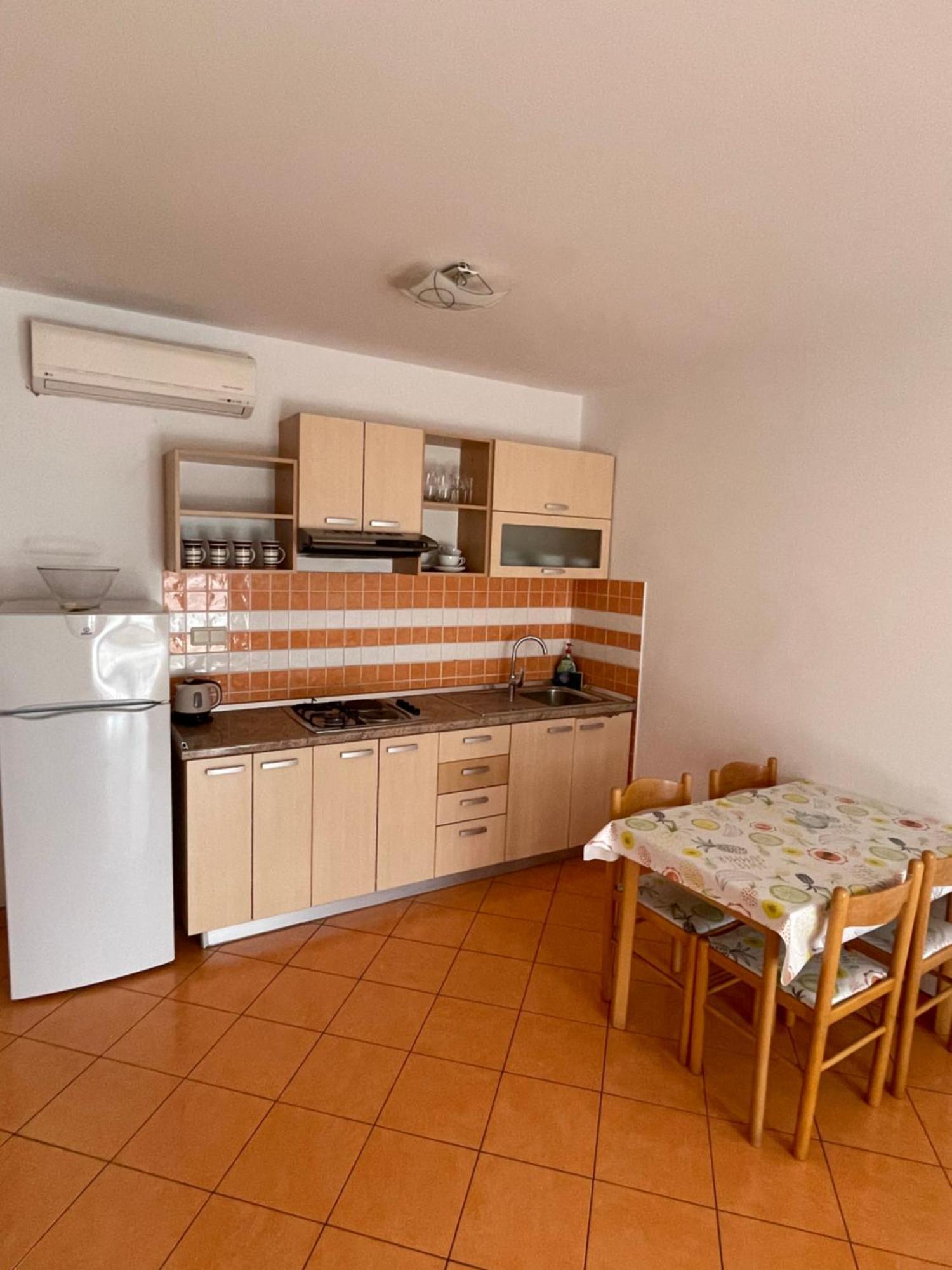 Apartments Belic With Pool 耶尔萨 外观 照片