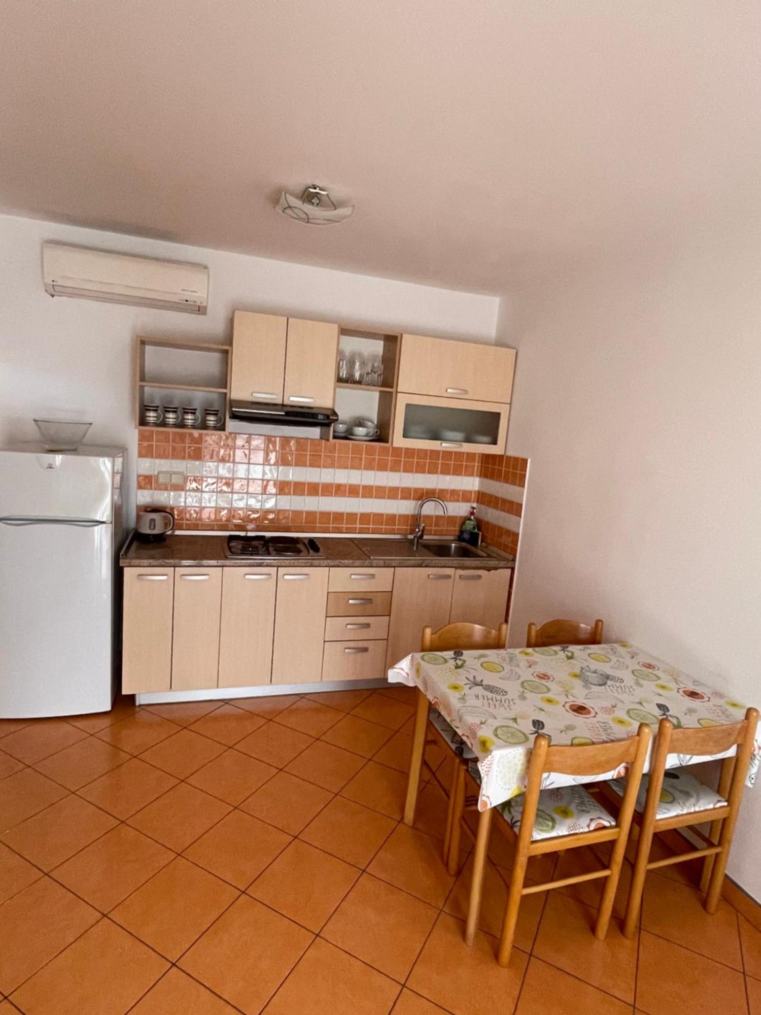 Apartments Belic With Pool 耶尔萨 外观 照片