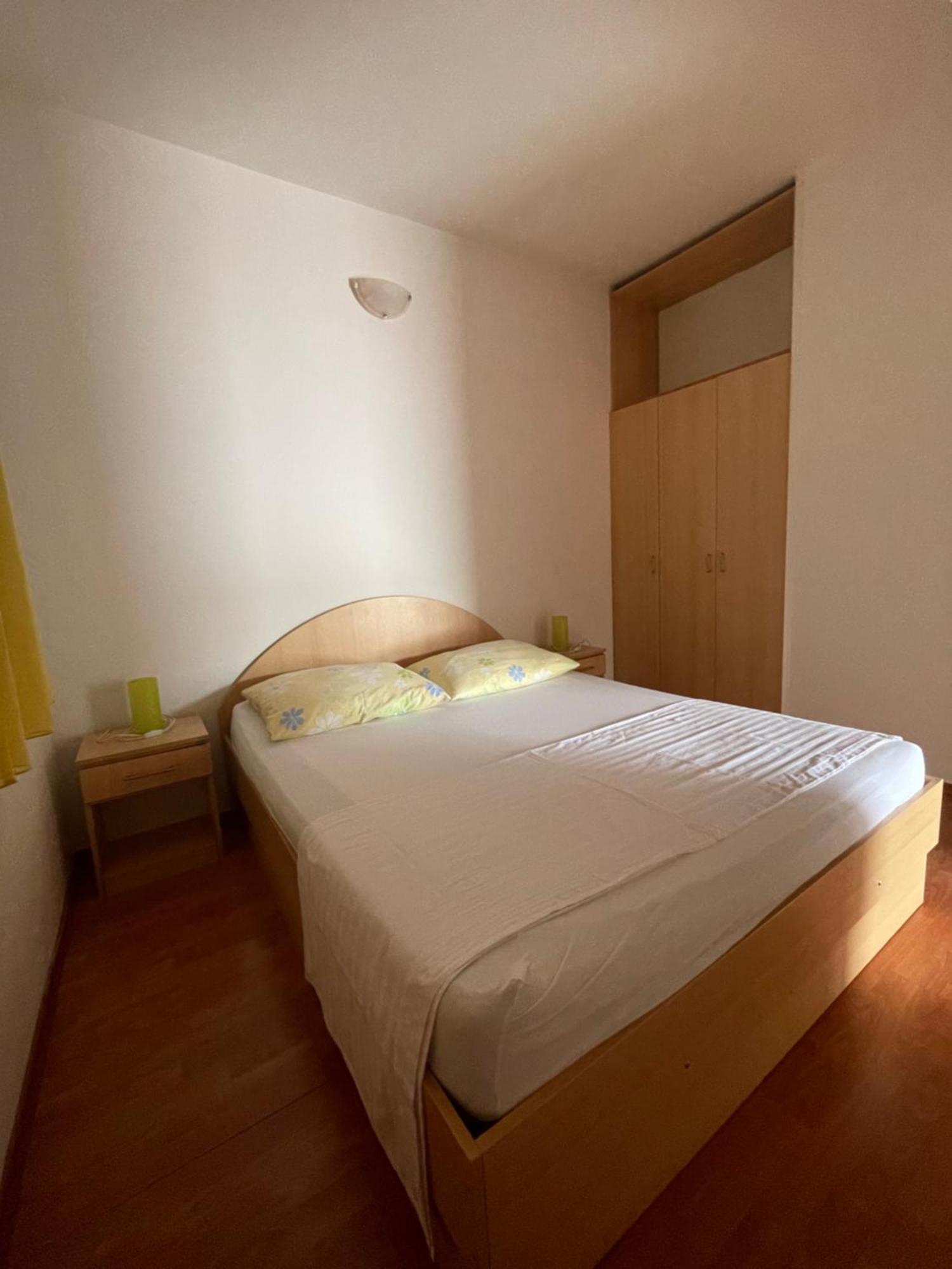 Apartments Belic With Pool 耶尔萨 外观 照片